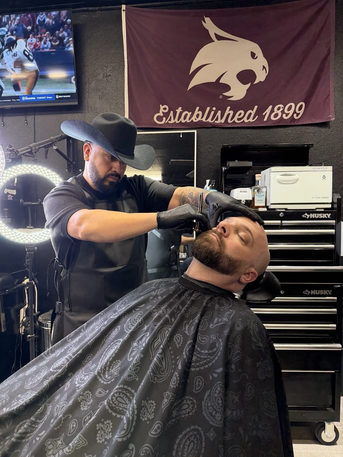 Straight razor beard detailing by Q.tha_barber